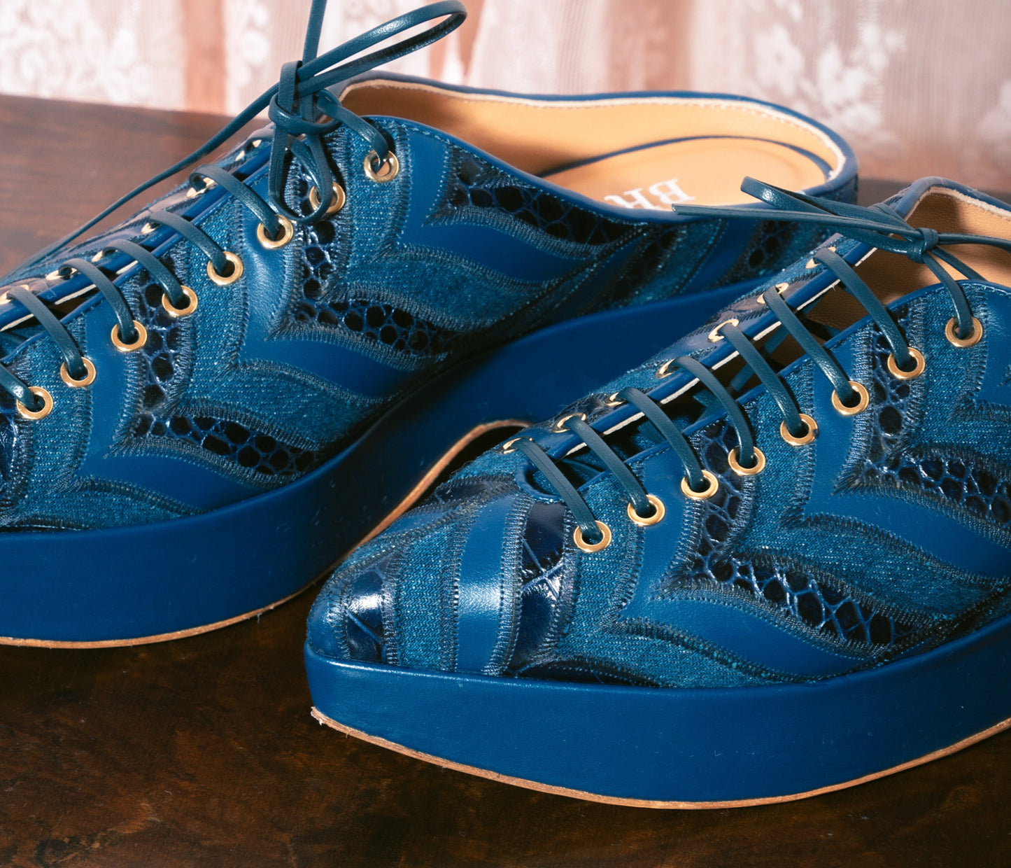 Shauna - Mule - Aplique Azul Marinho
