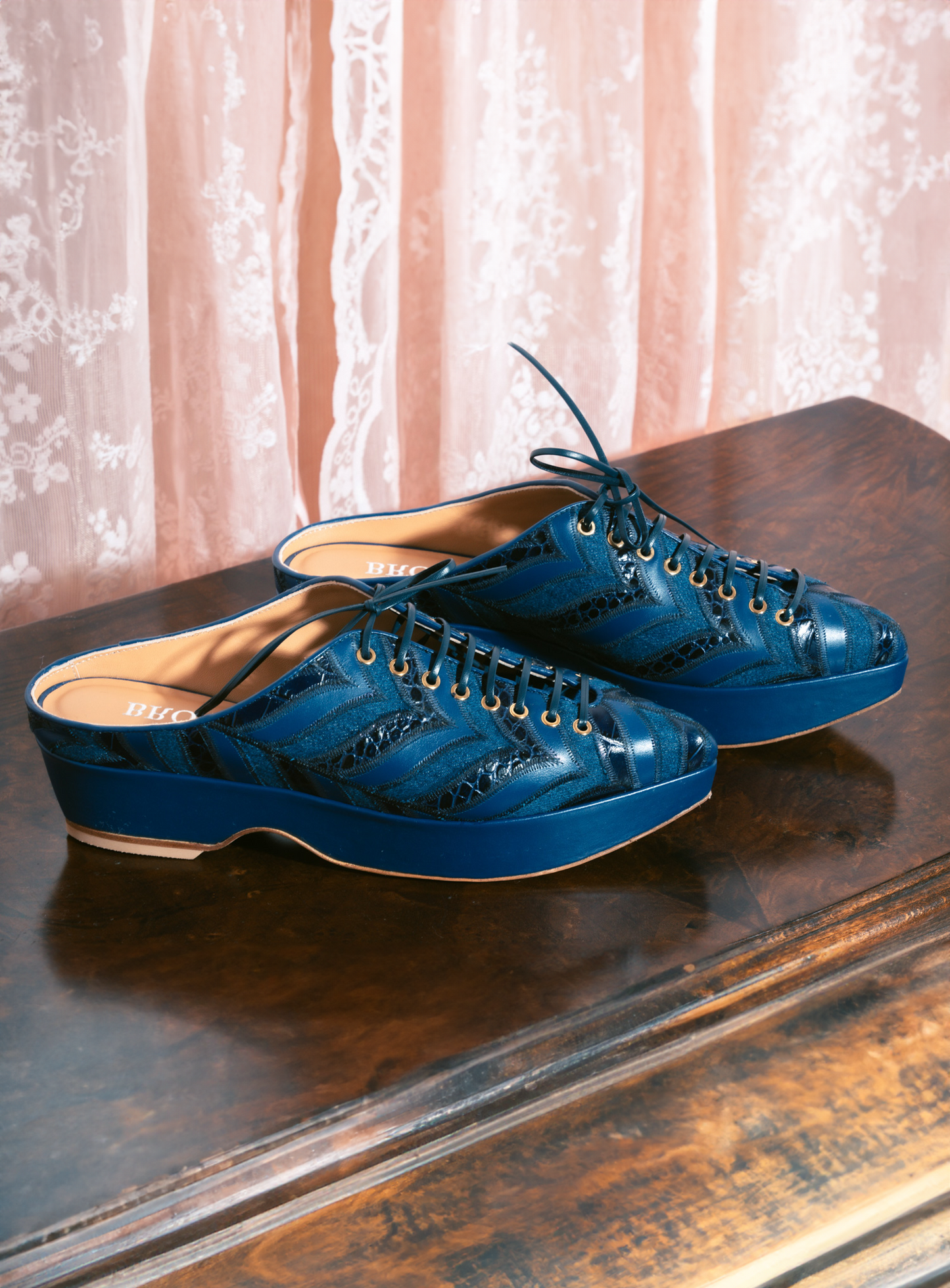 Shauna - Mule - Aplique Azul Marinho